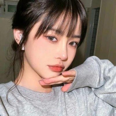 九顶假发的女孩